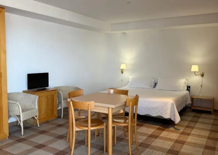 Ξενοδοχείο με διαμερίσματα Nauthotel 4*